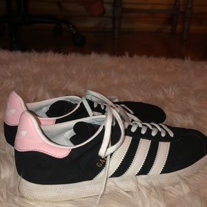 Adidas tennis shoes